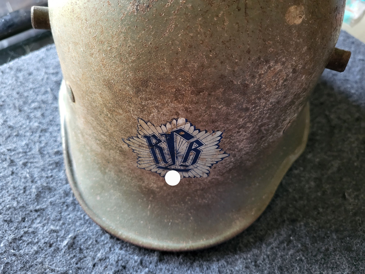 M18 Stahlhelm Umrüstung RLB (Reichsluftschutzbund) im 2. WK. Selten.