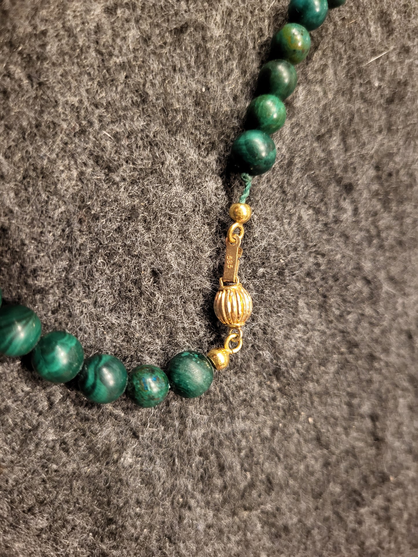 Malachit Halskette mit 585er Gelbgold Perlen und Verschluss