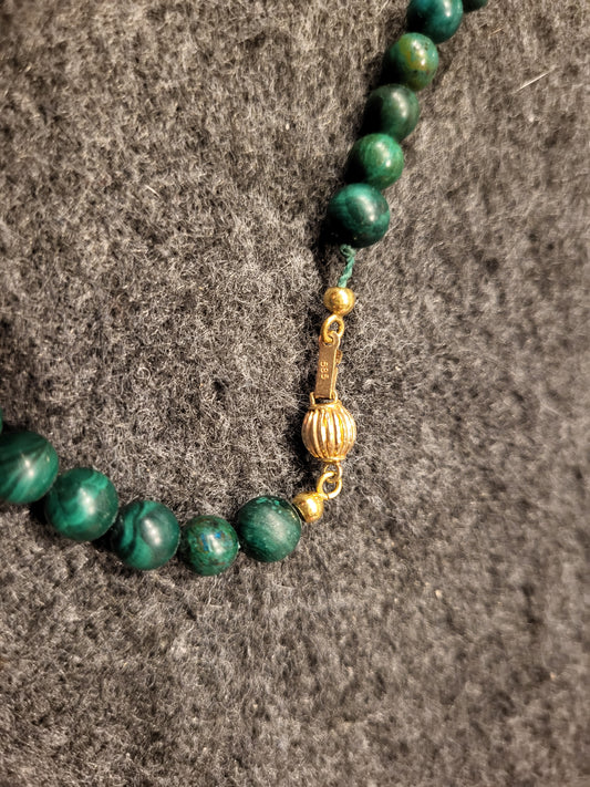 Malachit Halskette mit 585er Gelbgold Perlen und Verschluss