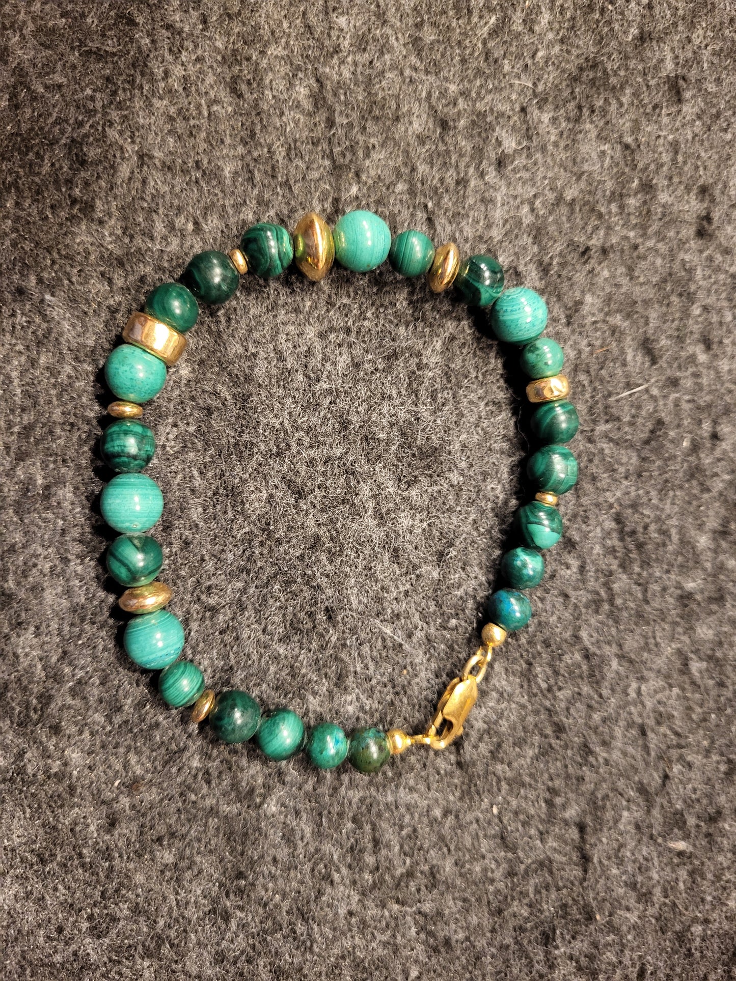 Malachit Armband mit 585er Gelbgold Perlen und Verschluss