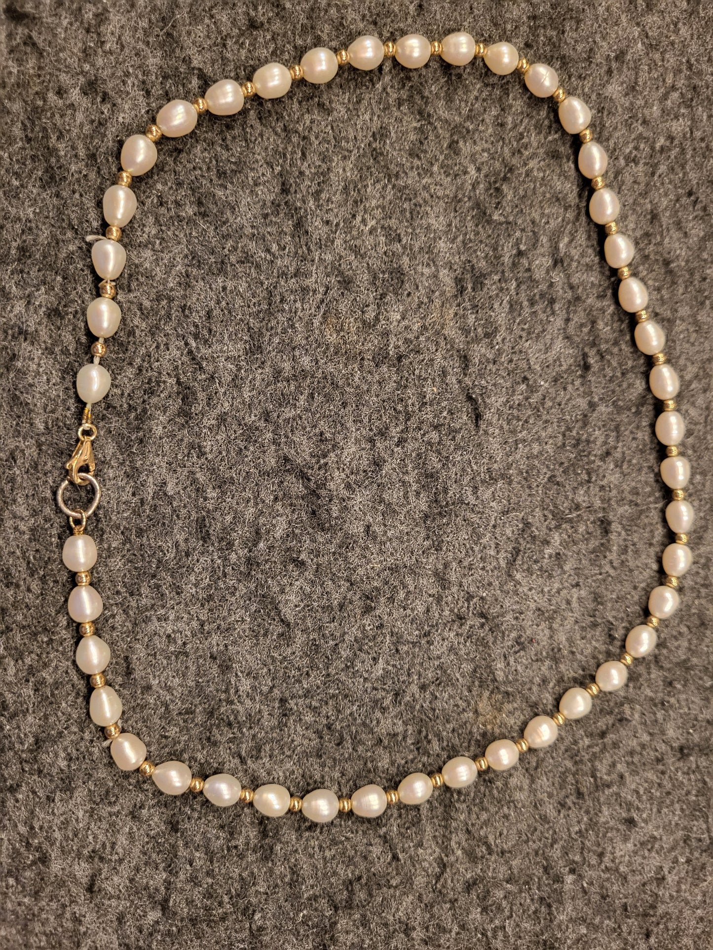 Perlenkette mit natürlichen Perlen und kleinen Gold Perlen und Verschluss 585er Gelbgold