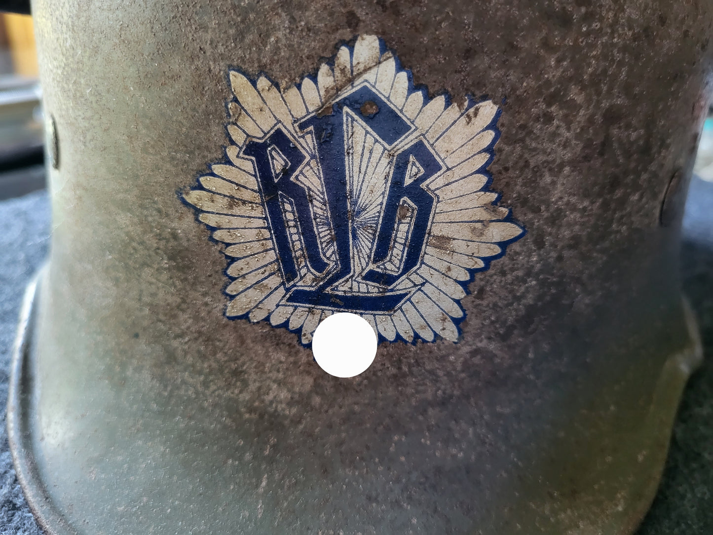 M18 Stahlhelm Umrüstung RLB (Reichsluftschutzbund) im 2. WK. Selten.