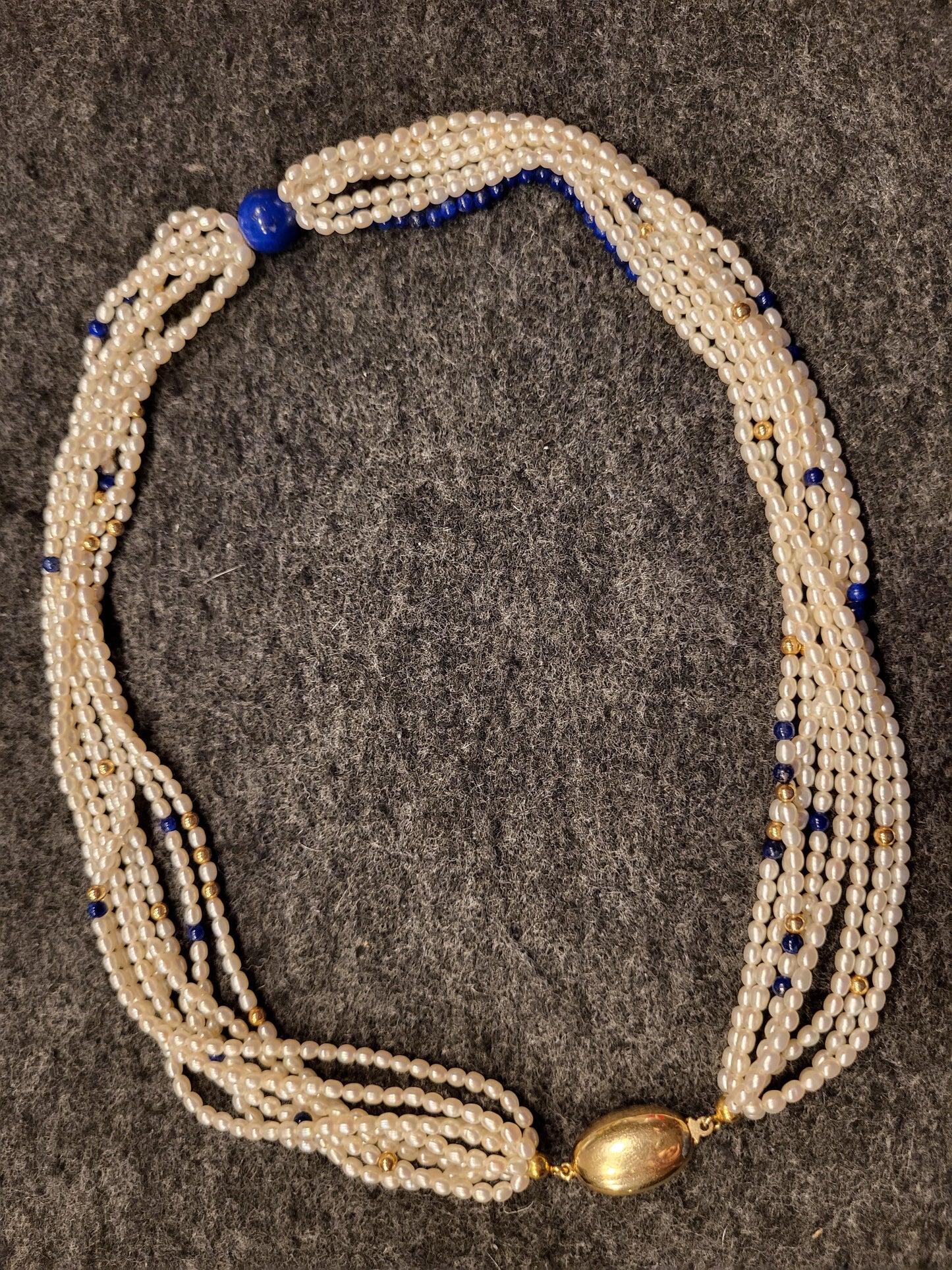Perlenkette mit sehr vielen natürlichen Perlen, Lapislazuli und 585er Gelbgold Verschluss