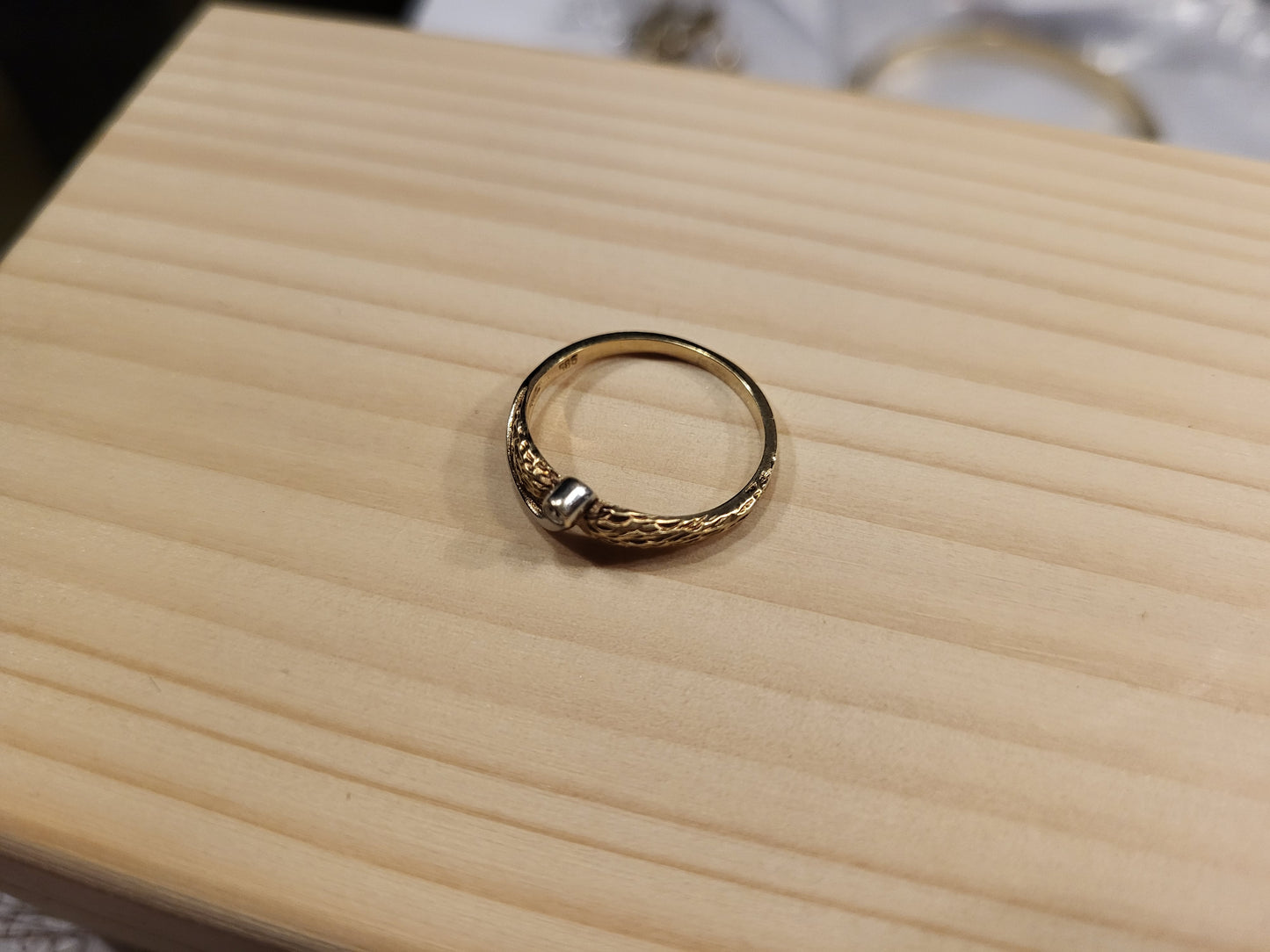 Goldring 1,76g 585er Gelbgold mit Brilliant 17mm Durchmesser